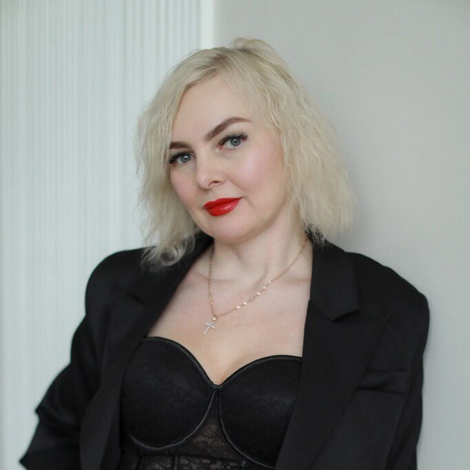 Александра преподавательница школы сексуального мастерства Гетеротика